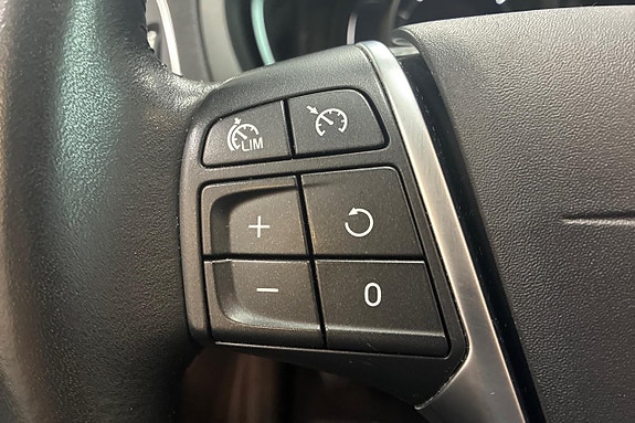 Volvo V40 Cross Country 20 of 25