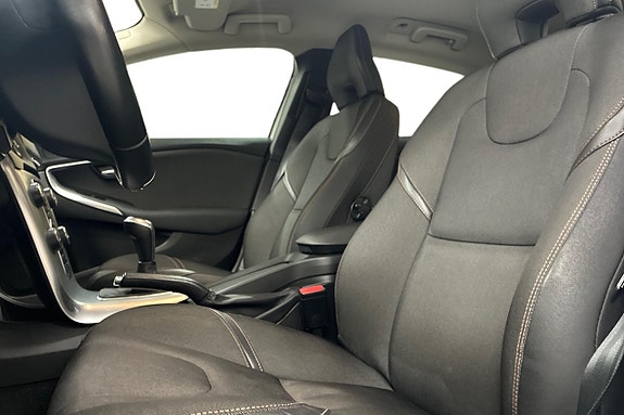 Volvo V40 Cross Country 12 of 25