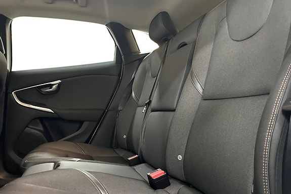 Volvo V40 Cross Country 13 of 25