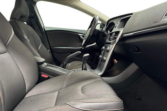 Volvo V40 Cross Country 14 of 25