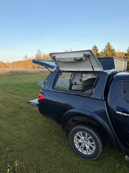 Mitsubishi L200 8 of 13