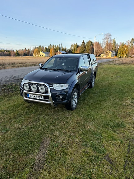 Mitsubishi L200 2 of 13