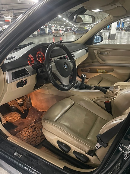 BMW 325Xi 5 of 6