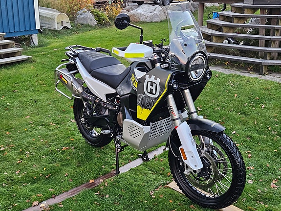 Husqvarna Norden 901 expedition 3 of 4
