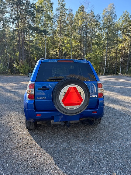 Suzuki Grand Vitara 2 of 4
