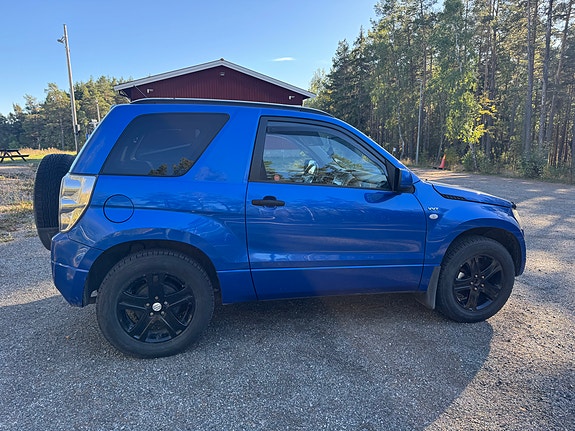 Suzuki Grand Vitara 3 of 4