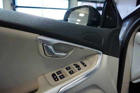 Volvo V40 Cross Country 12 of 20