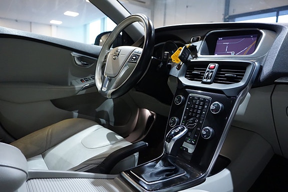 Volvo V40 Cross Country 20 of 20