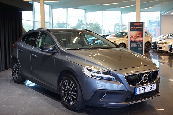 Volvo V40 Cross Country 2 of 20
