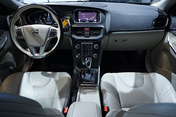 Volvo V40 Cross Country 10 of 20