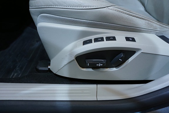 Volvo V40 Cross Country 14 of 20