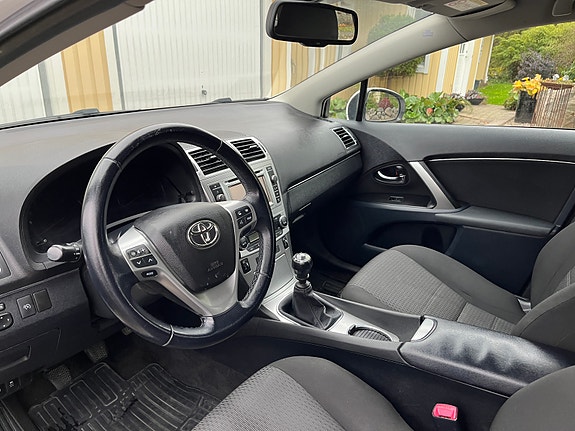 Toyota Avensis 4 of 7