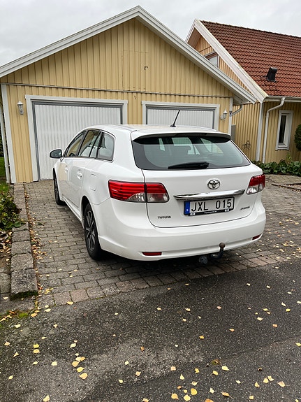 Toyota Avensis 3 of 7