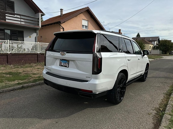 Cadillac Escalade 5 of 14