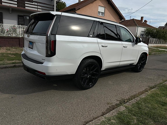 Cadillac Escalade 4 of 14