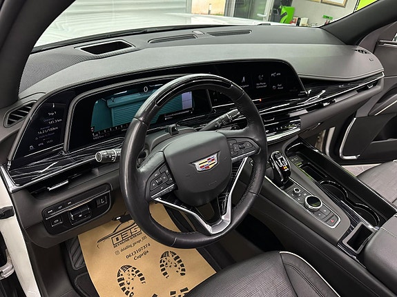 Cadillac Escalade 14 of 14
