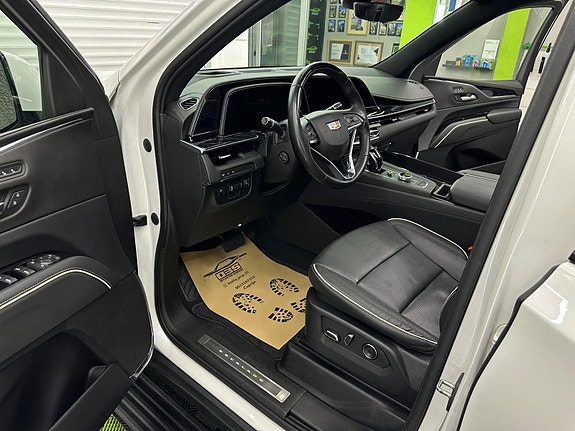 Cadillac Escalade 10 of 14