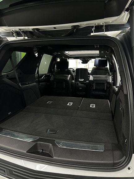 Cadillac Escalade 11 of 14