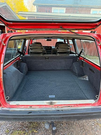 Volvo 240 3 of 8