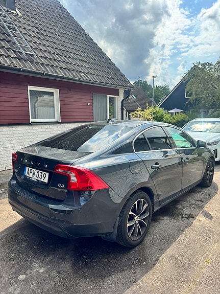 Volvo S60 2 of 10