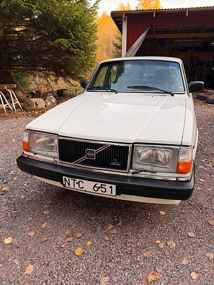 Volvo 240 3 of 20