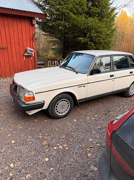 Volvo 240 2 of 20