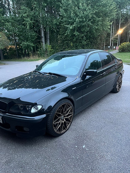 BMW 330i 6 of 8