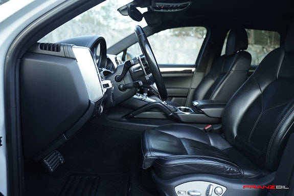 Porsche Cayenne GTS 16 of 30