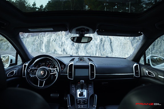 Porsche Cayenne GTS 12 of 30