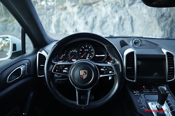 Porsche Cayenne GTS 13 of 30
