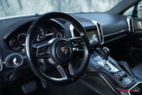 Porsche Cayenne GTS 10 of 30
