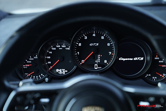 Porsche Cayenne GTS 19 of 30