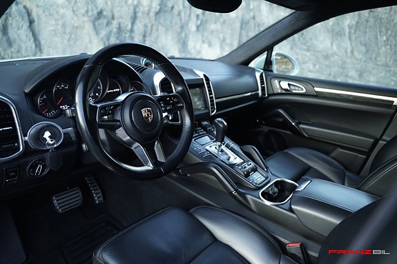 Porsche Cayenne GTS 9 of 30