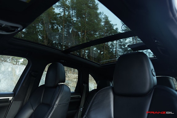Porsche Cayenne GTS 21 of 30