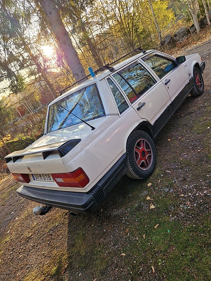 Volvo 740 3 of 5