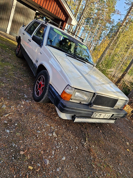 Volvo 740 2 of 5