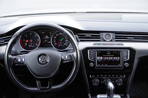 Volkswagen Passat 11 of 28