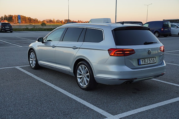 Volkswagen Passat 3 of 28