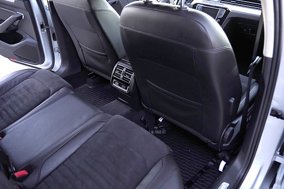 Volkswagen Passat 16 of 28