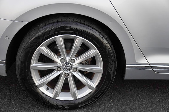 Volkswagen Passat 23 of 28