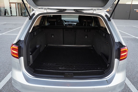 Volkswagen Passat 18 of 28