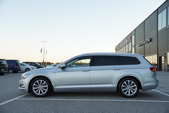 Volkswagen Passat 4 of 28
