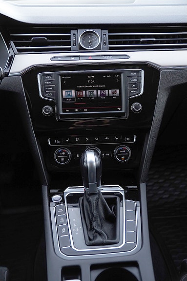 Volkswagen Passat 14 of 28