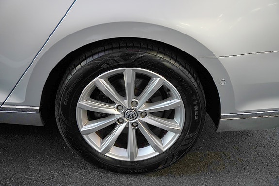 Volkswagen Passat 22 of 28