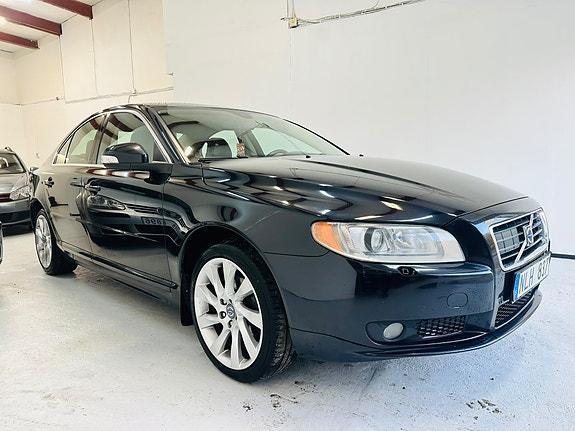 Volvo S80 2 of 7