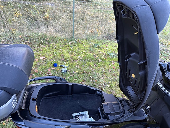 Piaggio MP3 500 LT Sport (2015) | Körs på B-kort | Välservad, Akrapovic & Toppbox 8 of 11