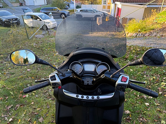 Piaggio MP3 500 LT Sport (2015) | Körs på B-kort | Välservad, Akrapovic & Toppbox 9 of 11