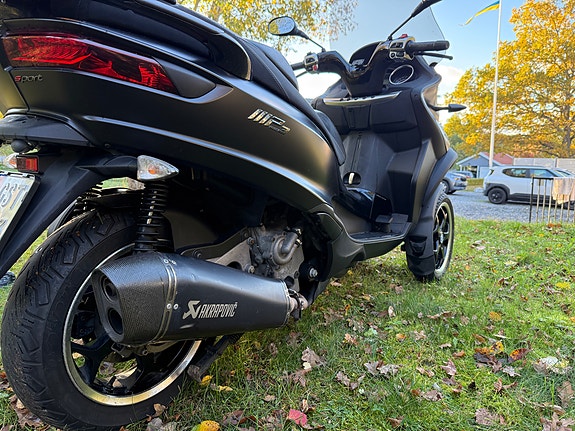 Piaggio MP3 500 LT Sport (2015) | Körs på B-kort | Välservad, Akrapovic & Toppbox 6 of 11