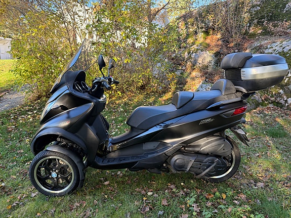 Piaggio MP3 500 LT Sport (2015) | Körs på B-kort | Välservad, Akrapovic & Toppbox 3 of 11