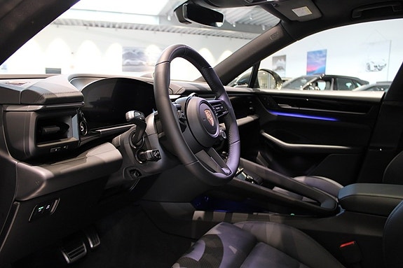 Porsche Macan 4S 3 of 18
